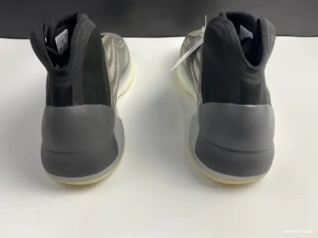 Barium Quantum Yeezy Adidas H68771 0611